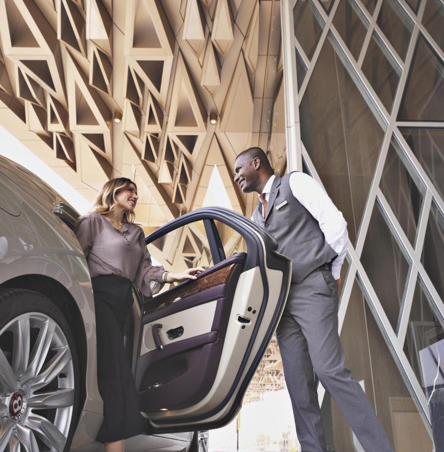 Four Seasons Hotel Kuwait At Burj Alshaya Kuwait City Exterior photo A chauffeur opening a car door for a passenger