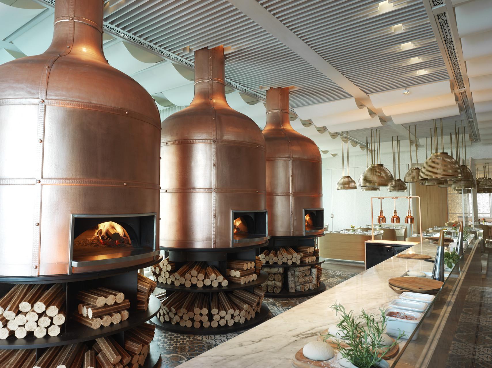 Four Seasons Hotel Kuwait At Burj Alshaya Kuwait City Exterior photo Wood-fired ovens at the restaurant