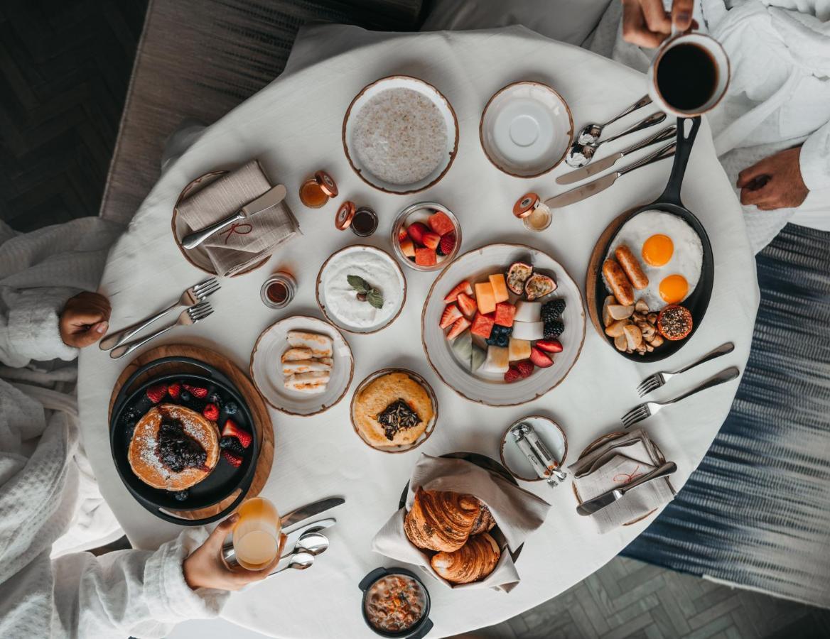 Four Seasons Hotel Kuwait At Burj Alshaya Kuwait City Exterior photo A breakfast table