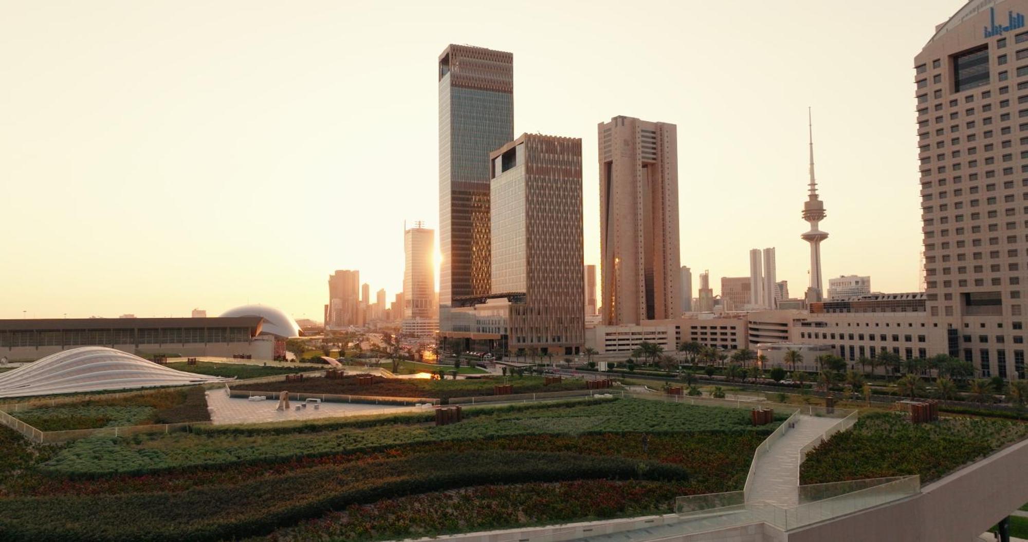 Four Seasons Hotel Kuwait At Burj Alshaya Kuwait City Exterior photo Kuwait City skyline